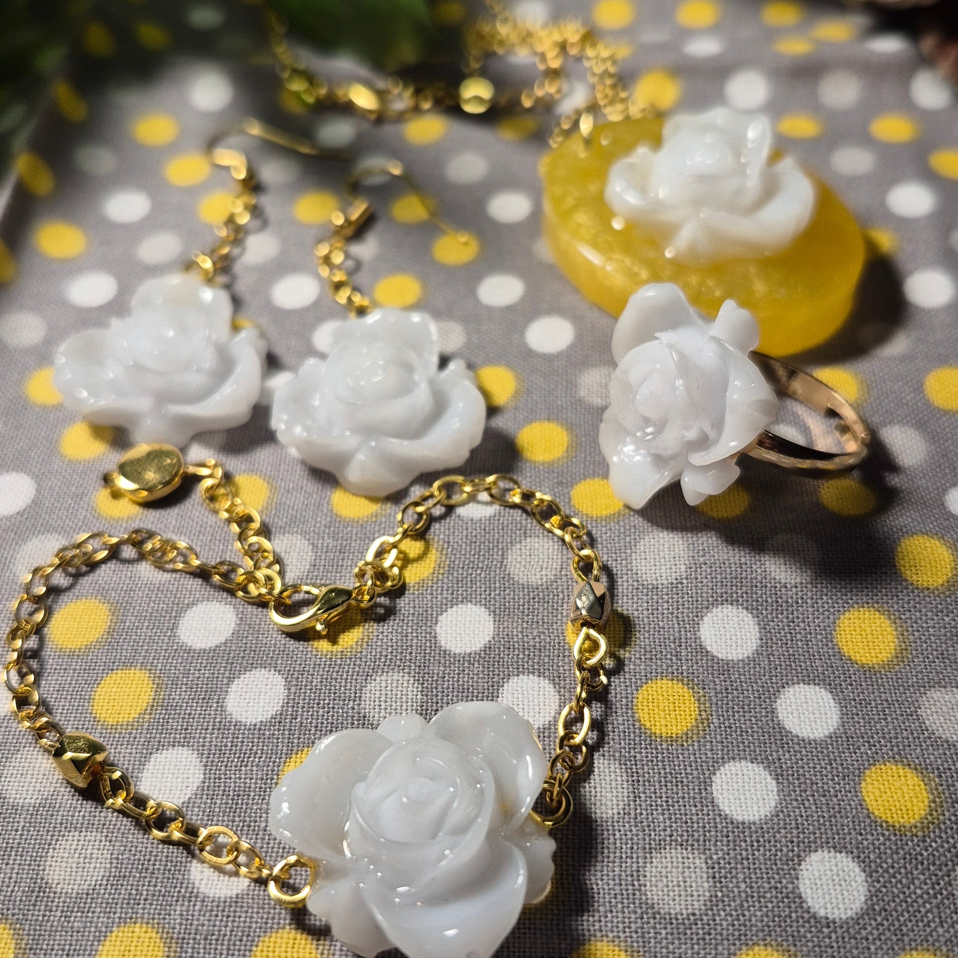 Set. Bracelet, earrings, ring and chain 925. Hypoallergenic.