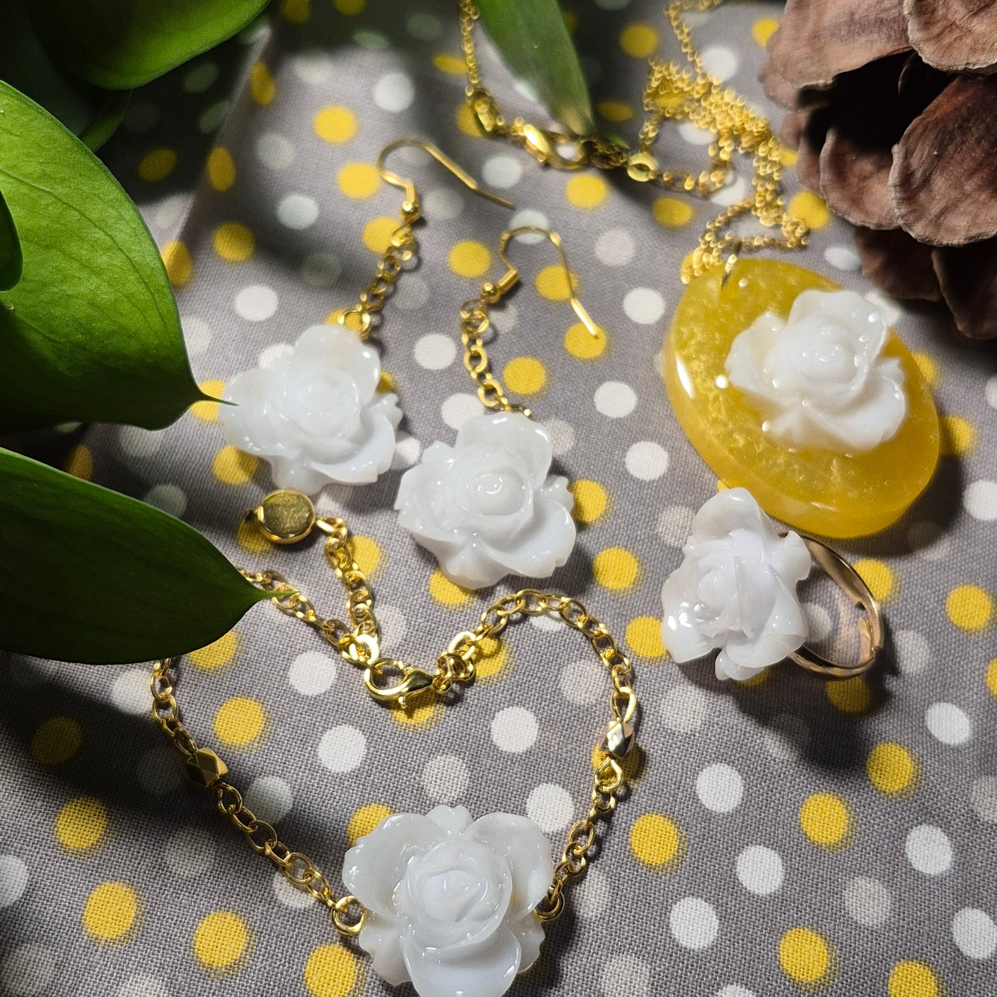 Set. Bracelet, earrings, ring and chain 925. Hypoallergenic.